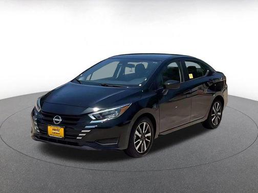 Super Black 2025 Nissan Versa 1.6 SV