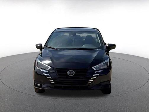 Super Black 2025 Nissan Versa 1.6 SV