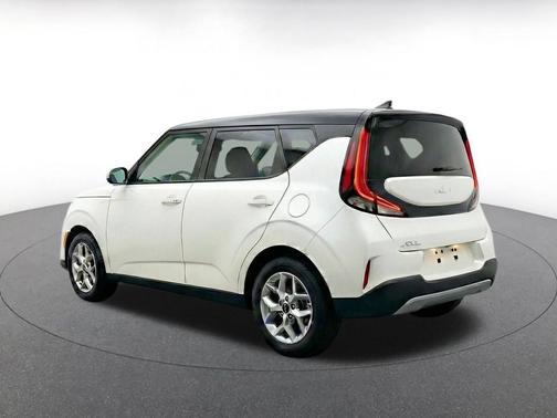 Snow White Pearl 2025 Kia Soul LX