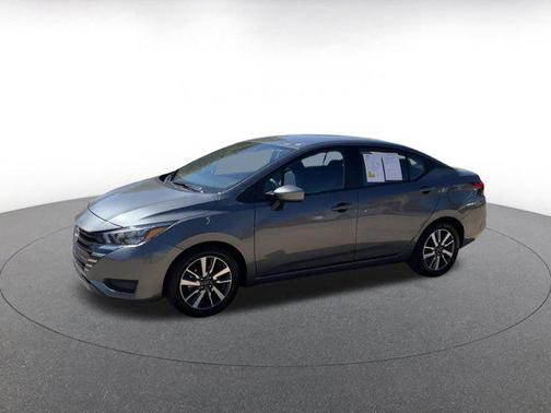 Gun Metallic 2025 Nissan Versa 1.6 SV