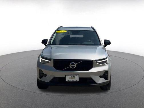 2024 Volvo XC40 CORE