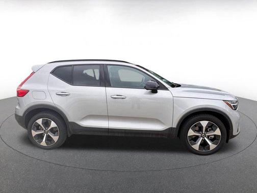 2024 Volvo XC40 CORE
