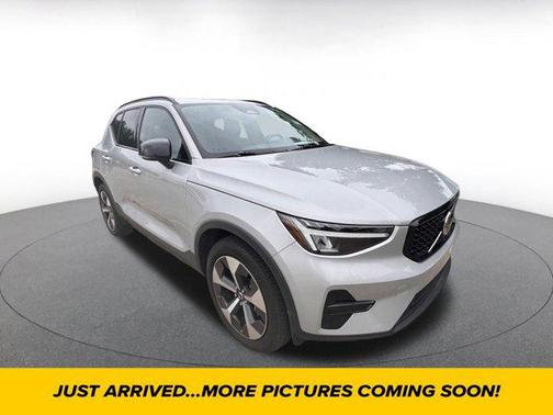 2024 Volvo XC40 CORE