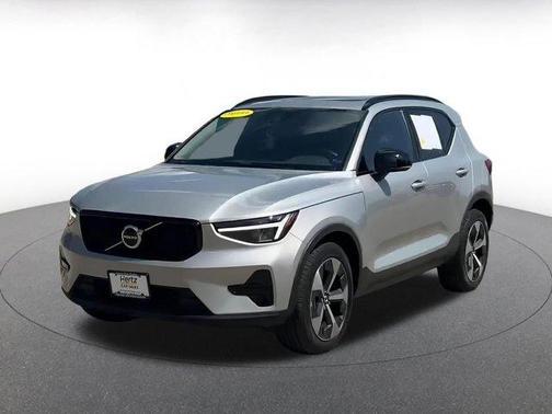 2024 Volvo XC40 CORE