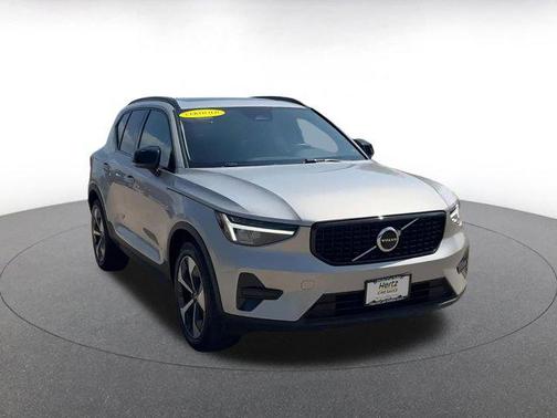 2024 Volvo XC40 CORE
