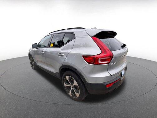 2024 Volvo XC40 CORE