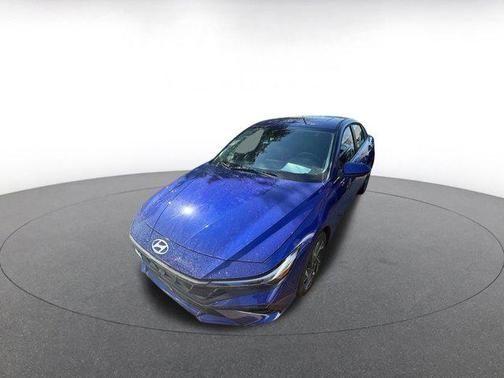 2025 Hyundai ELANTRA SEL