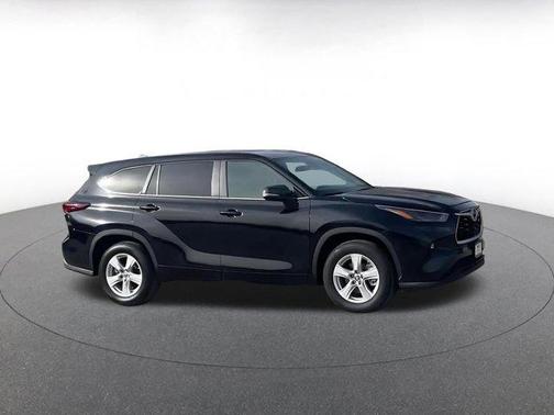 2025 Toyota Highlander LE