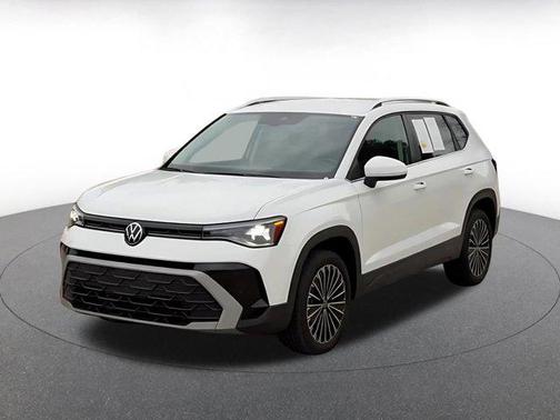 Pure White 2025 Volkswagen Taos 1.5T SE