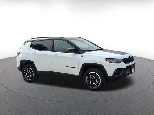 Bright White Clearcoat 2025 Jeep Compass Trailhawk