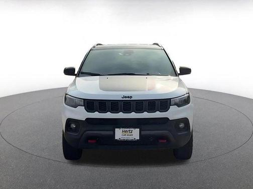 Bright White Clearcoat 2025 Jeep Compass Trailhawk