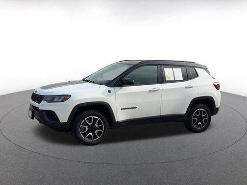 Bright White Clearcoat 2025 Jeep Compass Trailhawk