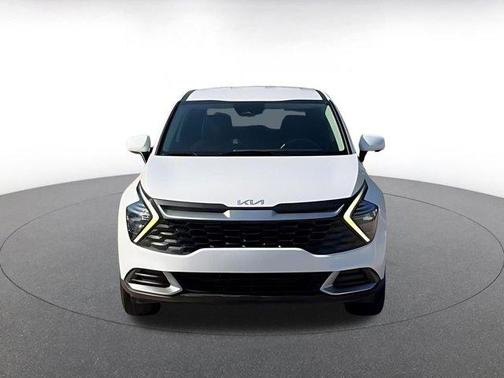 Glacial White Pearl 2025 Kia Sportage LX