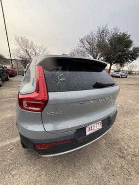 2024 Volvo XC40 CORE