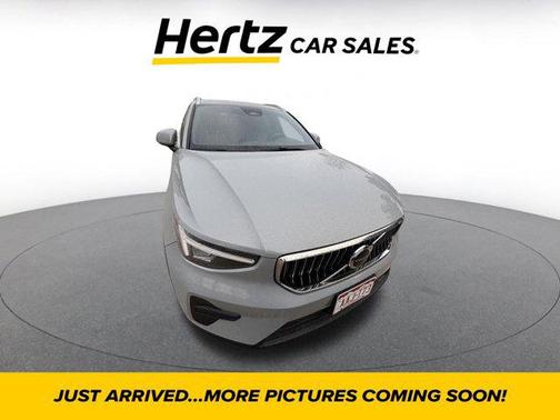 2024 Volvo XC40 CORE