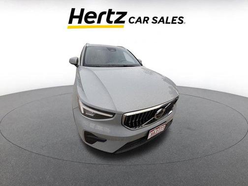2024 Volvo XC40 CORE
