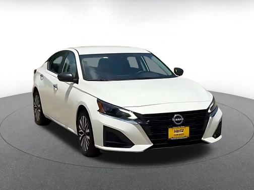 Glacier White 2025 Nissan Altima SV FWD