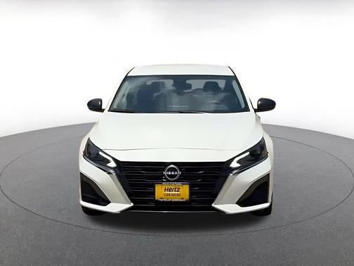 Glacier White 2025 Nissan Altima SV FWD