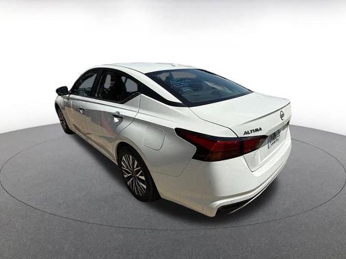 Glacier White 2025 Nissan Altima SV FWD