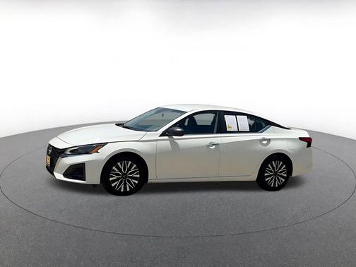 Glacier White 2025 Nissan Altima SV FWD