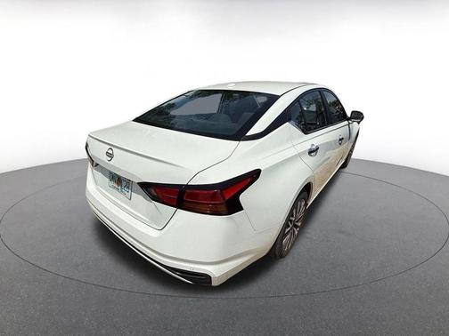 Glacier White 2025 Nissan Altima SV FWD
