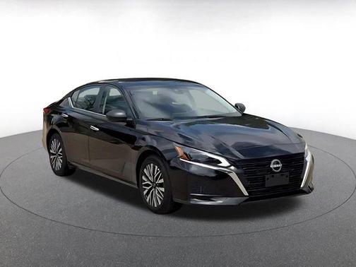 Super Black 2025 Nissan Altima SV FWD
