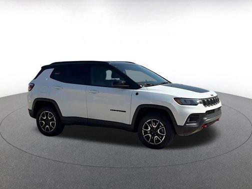 Bright White Clearcoat 2025 Jeep Compass Trailhawk