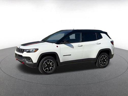 Bright White Clearcoat 2025 Jeep Compass Trailhawk