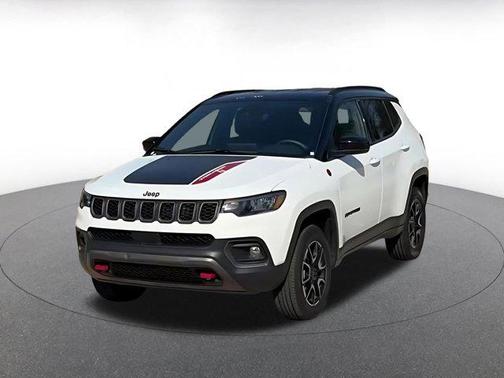 Bright White Clearcoat 2025 Jeep Compass Trailhawk