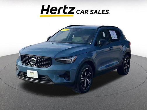 2024 Volvo XC40 CORE