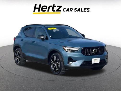 2024 Volvo XC40 CORE