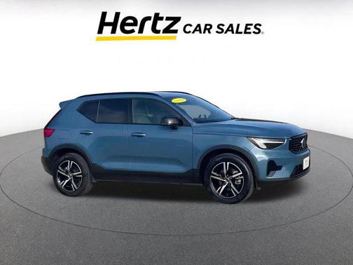 2024 Volvo XC40 CORE