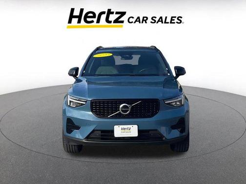 2024 Volvo XC40 CORE