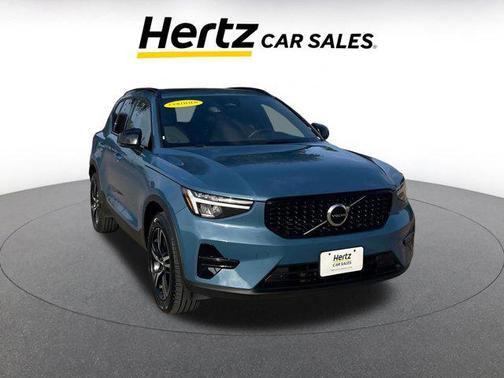 2024 Volvo XC40 CORE