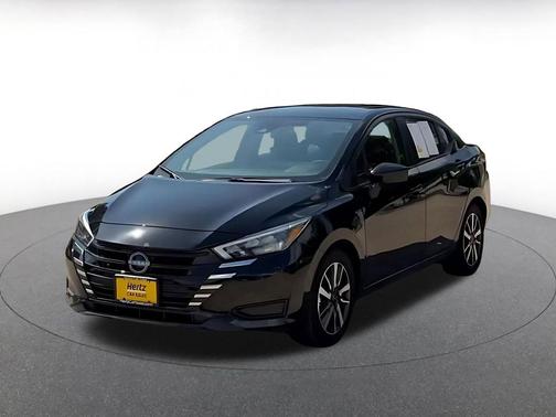 Super Black 2025 Nissan Versa 1.6 SV