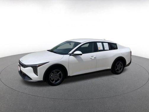 Snow White Pearl 2025 Kia K4 LXS
