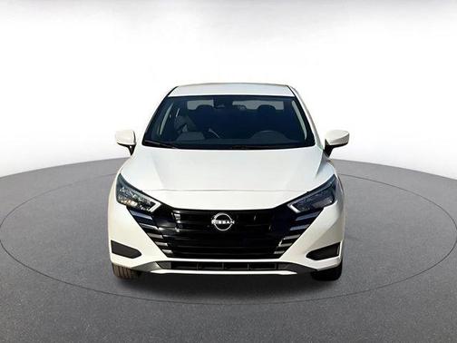 Aspen White Tricoat 2025 Nissan Versa 1.6 SV