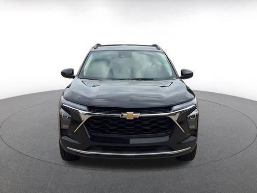 Mosaic Black Metallic 2025 Chevrolet Trax LT