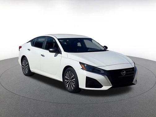Glacier White 2025 Nissan Altima SV FWD
