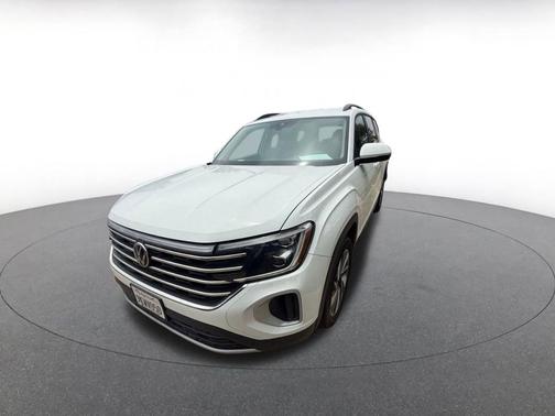 Pure White 2024 Volkswagen Atlas 2.0T SE w/Technology