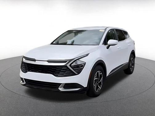 Glacial White Pearl 2025 Kia Sportage LX