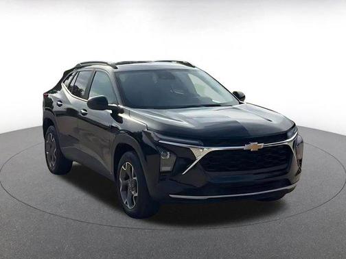 Mosaic Black Metallic 2025 Chevrolet Trax LT