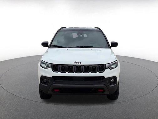 Bright White Clearcoat 2025 Jeep Compass Trailhawk