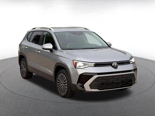 Pyrite Silver Metallic 2025 Volkswagen Taos 1.5T SE