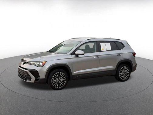 Pyrite Silver Metallic 2025 Volkswagen Taos 1.5T SE