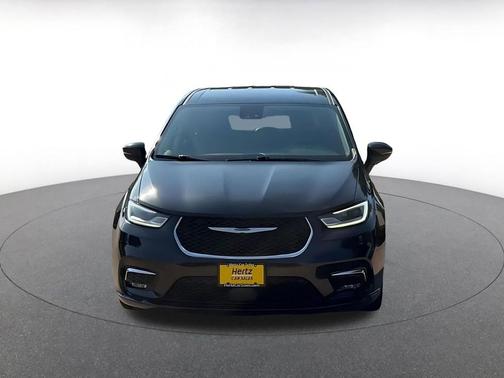 Brilliant Black Crystal Pearlcoat 2023 Chrysler Pacifica Hybrid Touring L