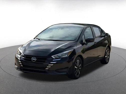 Super Black 2025 Nissan Versa 1.6 SV
