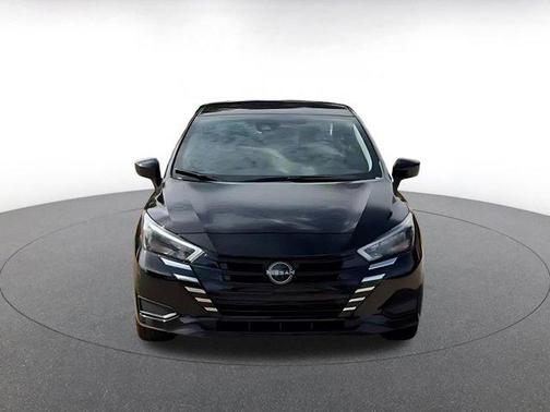 Super Black 2025 Nissan Versa 1.6 SV