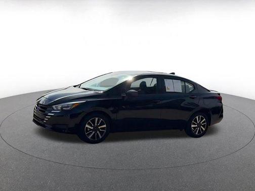 Super Black 2025 Nissan Versa 1.6 SV