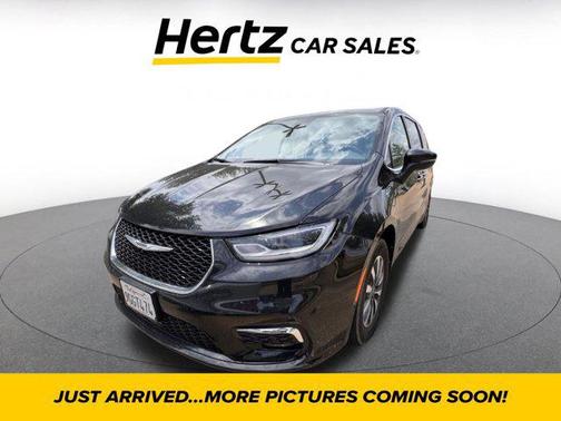 2023 Chrysler Pacifica Hybrid Touring L